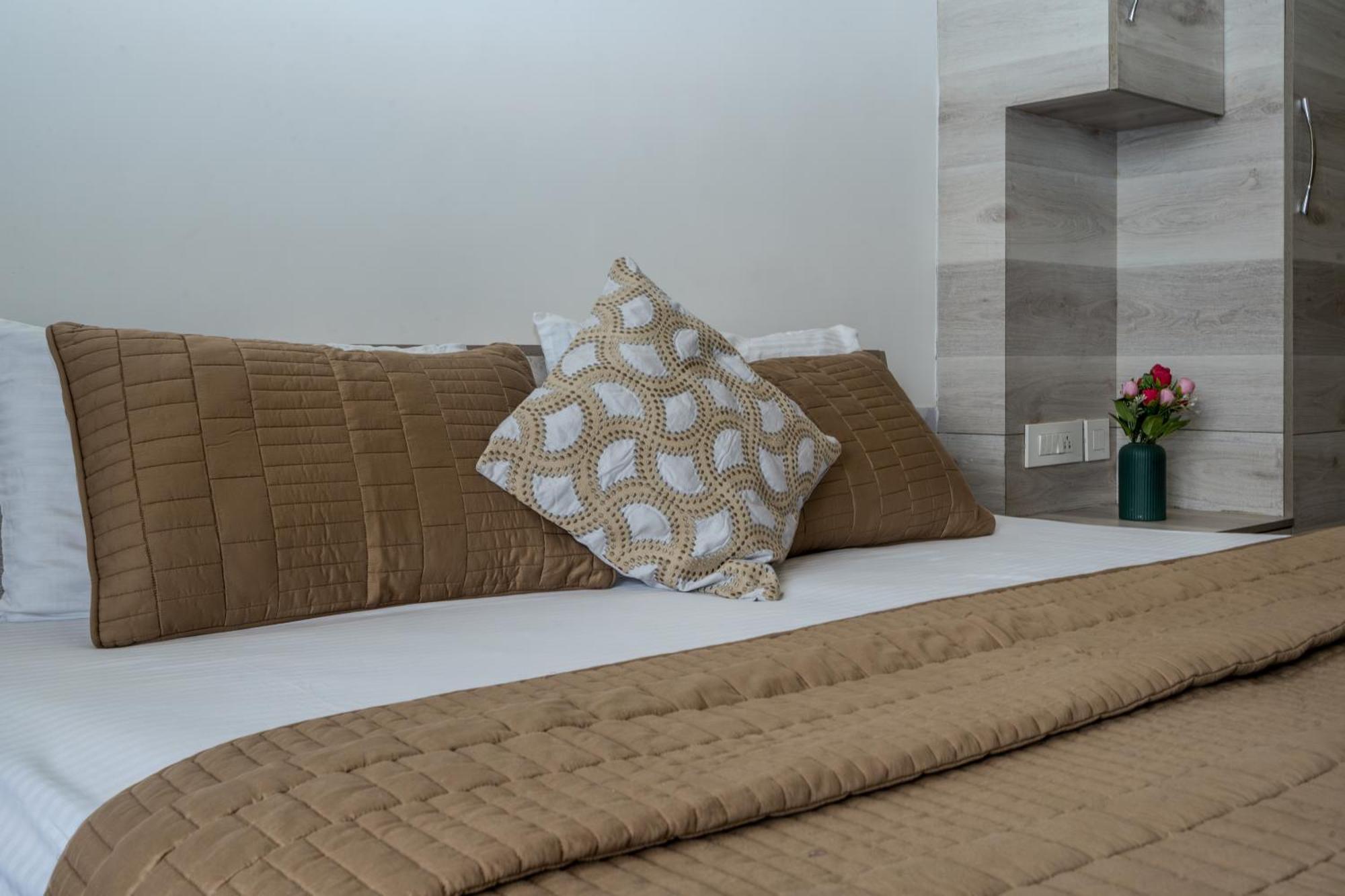 Stay Studio Hotel & Residences Gurgaon Luaran gambar